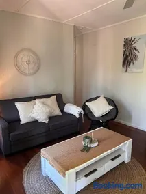 Cosy Town House, Sleeps 8 people - Image 2