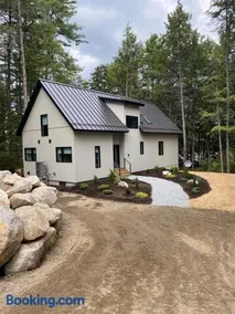 Contemporary Lakehouse in Lakeville - Image 2