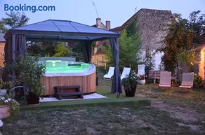 Maison de charme au cœur du Blanc, avec spa et jardin - Image 1