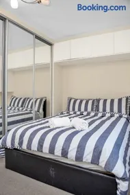 Spacious Family 3BR Near Stanmore Station- The Muse - Image 3