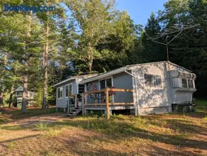 Pet-friendly peaceful pondside home near to Keene,Rindge, & Mt Monadnock - Image 1