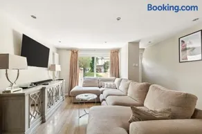 Richmond Riverside Villa - Image 3