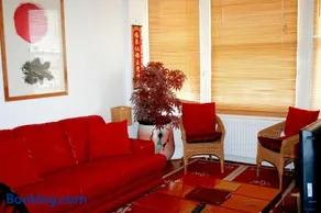 Hartland 2-Bedroom Apartments with Bfast and Parking - Image 3