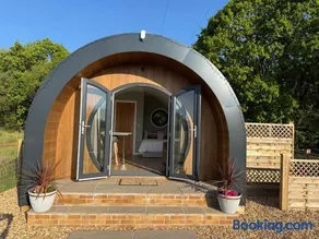 Luxury Glamping Pods with private Hot Tubs - Dog Friendly - Image 1