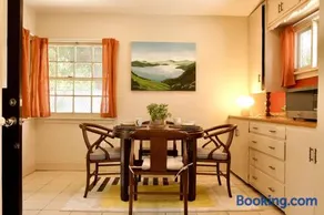 Pasadena Quiet Gem with Fiber Internet WiFi and Workspace - Image 3
