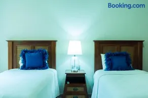 Costa Brava Apartments I Ocean Front - Image 3