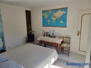 Chambre et terrasse dans une ancienne bergerie - Image 3