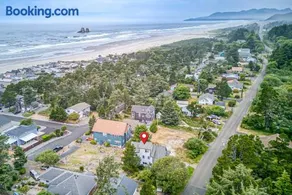 Twin Rocks Beach House - Image 1