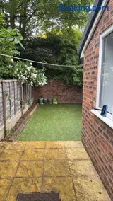 Comfortable stay close to Sale tram station 2bedroom free parking - Image 2