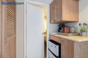 Boutique Hotel Waikiki FREE parking - Image 3