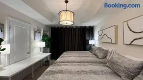 FIFA 2026 Kleinburg Luxe Town Residence 9 Queen Beds Sleeps 18 - Image 4