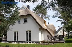 Ferienhaus Rubin mit Sauna und Kamin, Reetdachhaus am Walde - Image 2