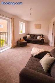 New Build 3-Bed in Rotherham Fast WiFi, Garden & Driveway - Image 5