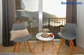 Brand new studio with panorama view - Image 3