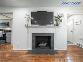 4 Bedroom Plaza Charmer Pet Friendly - Image 2