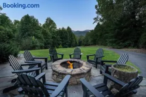 Spacious 6 Bedroom Home with a Heated Salt Water Pool, Theater & Game Room - Image 1