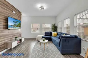 Remarkable Cozy 4Bed-3Ba Townhouse - Image 3