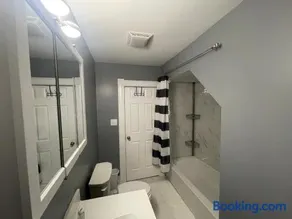 Comfy 3 Bed 1 Bath with Wifi in College and Restaurant Area - Image 2