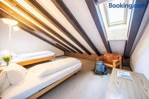 3403 Heimelige Wohnung mit viel Dachschraege - Image 5