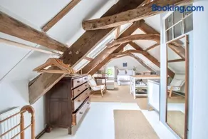 The Attic Apartment, Quay Street Studios Cardigan - Image 2