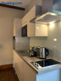 Ty Carreg Fach Staycation Cottage Cardiff - Image 2