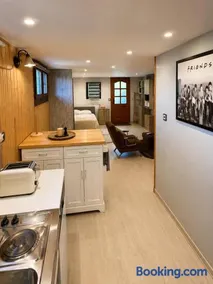 Cozy studio in a chalet Netflix Parking - Image 2