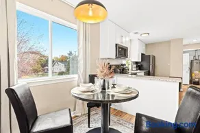 New! Charming Upper Unit in the Heart of Roseville - Image 4