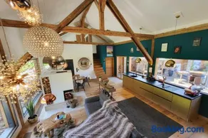 stylische Alpenlounge mit Pool, Blockhaus-Sauna und Jacuzzi für bis zu 12 Personen - Image 1