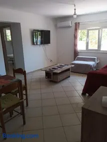 Amygdalos Room - Image 1