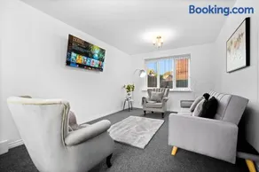 Harmony House 3 Bedroom New Build for Families, Contractors, Black Country Museum Sleeps 6 - Image 1