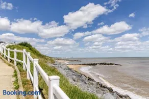Lovely 8 Berth Caravan With Side Decking At Haven Cleethorpes Beach Ref 48033F - Image 2