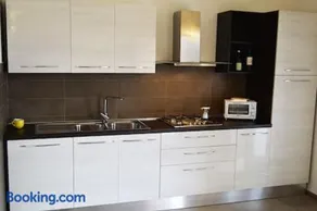 Spacious apartment in Avellino of 140 m² with shared pool - Image 4