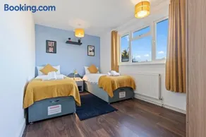 3 bedroom House for Contractors,Workers,Relocation,Insurance,Family, Free Parking,Prebendal AV - Image 2