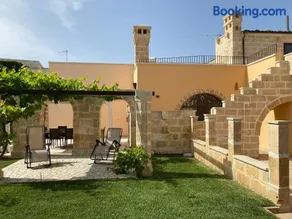 Comfortable House with Fenced Garden - Surano - Fireplace - Image 1
