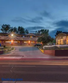 Chinook Value Inn - Image 2