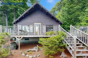 Waterfront cabin with amazing views from the deck & lake access - Image 1