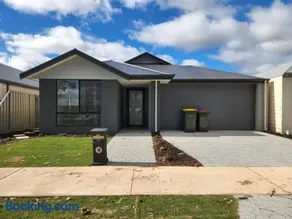 Modern 3-Bedroom Home in Byford WA - Spacious Kitchen En Suites & Alfresco - Image 1