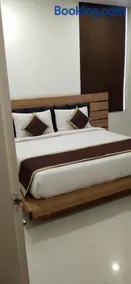 Hotel Hallmark - Image 1
