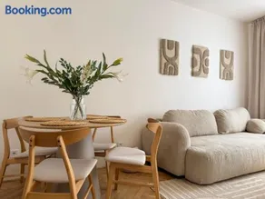 Golden Hour Apartment - Image 5