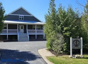 Lawler Guest House - Green - Image 3