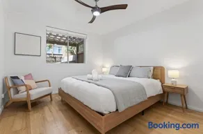 Dee Why Beachside 2BR with AC | 3min Walk to Beach - Image 4