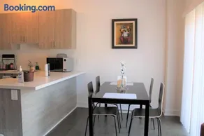 Modern Town House Barrie South - Image 3