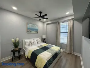 Chic New Apt in Heart of Philly - Image 2