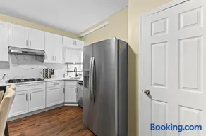 Totally Renovated 3Br Apartment - Image 4
