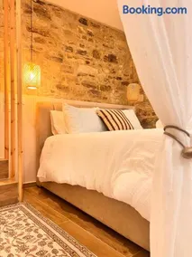 Archontessa - Historic Boutique Residence - Image 4