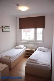 Hostel 24 - Image 3