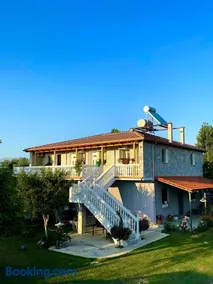 Holiday House - Image 1