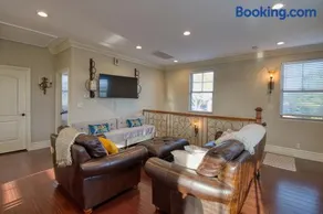 Luxury 2 bed 1 bath - Image 2
