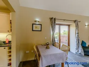 Stone Cottage - Image 2