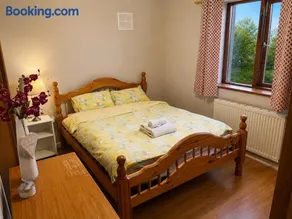 North Dublin 2-Bed House Sleeps 4 - Image 1